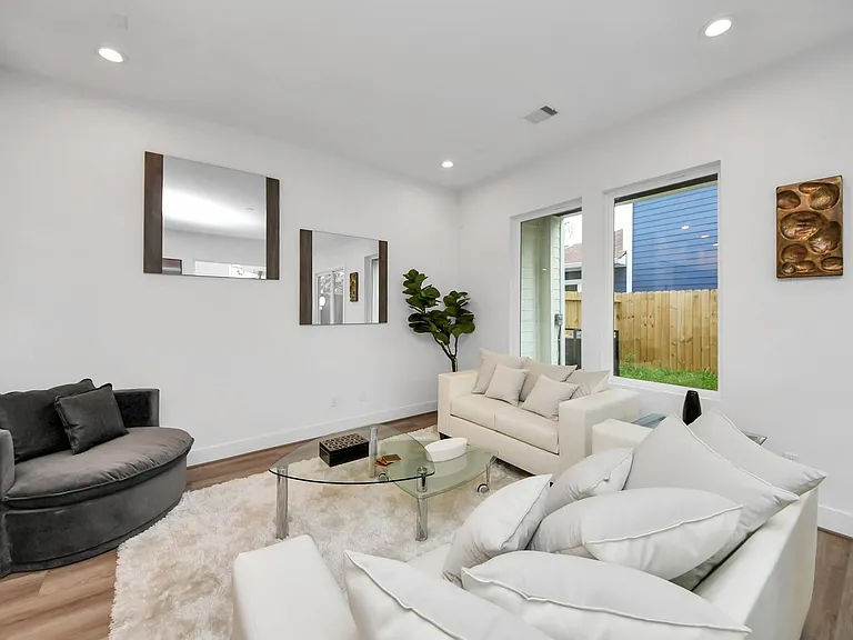 505 Middle St — Photo 15