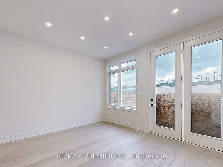 208 McRoberts Ave — Photo 16