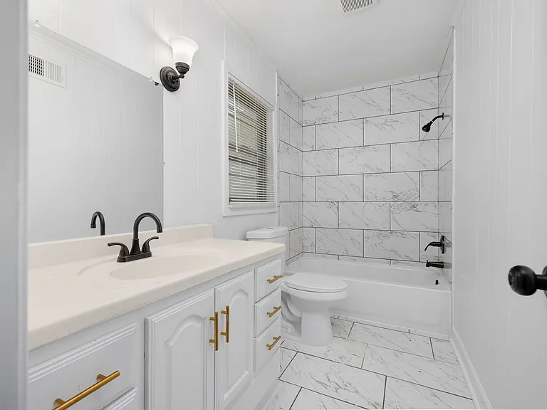 8228 Brooksville Cv — Photo 11