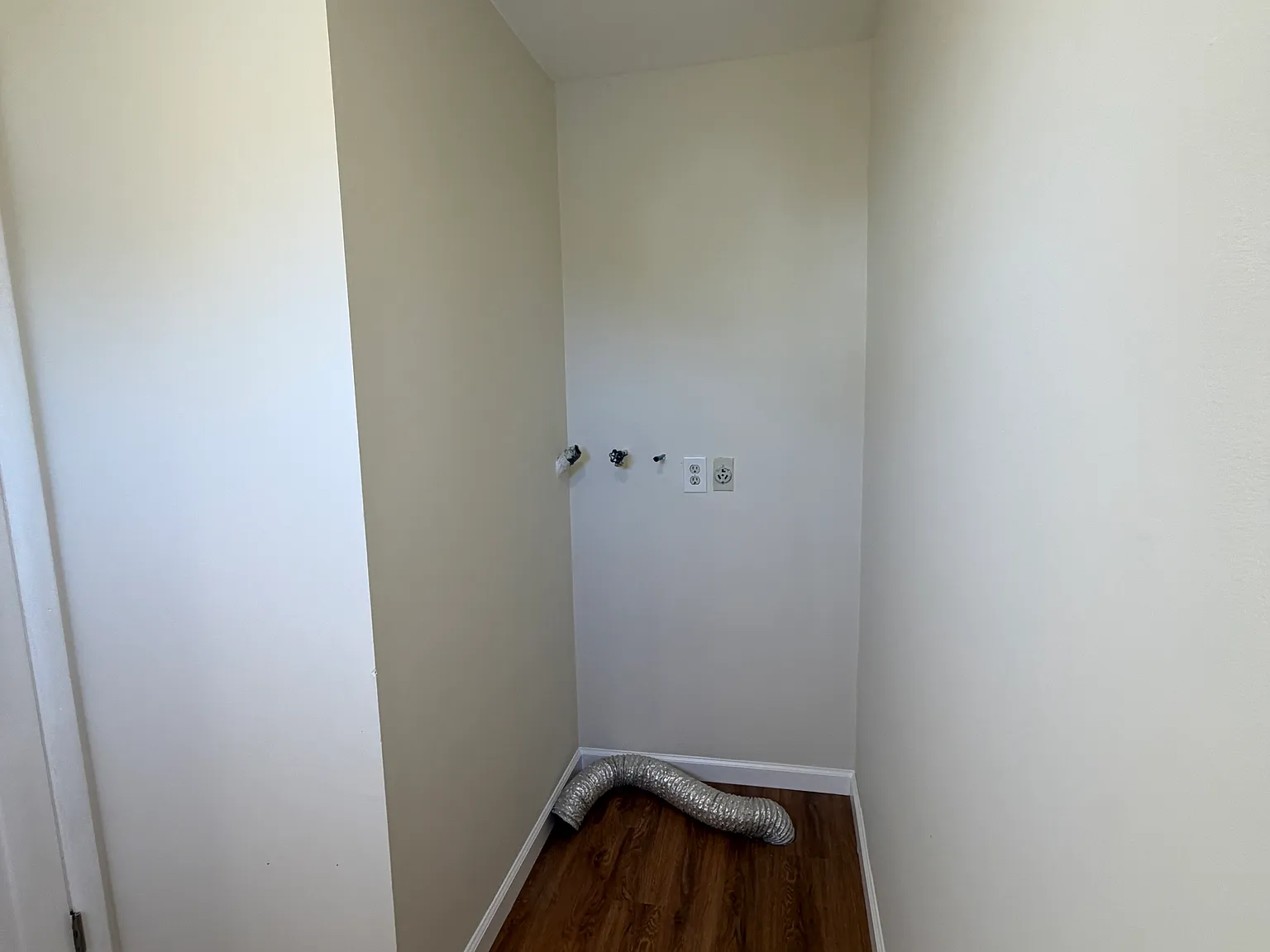 3 bed, 1188 sqft, $4,000 — Photo 2