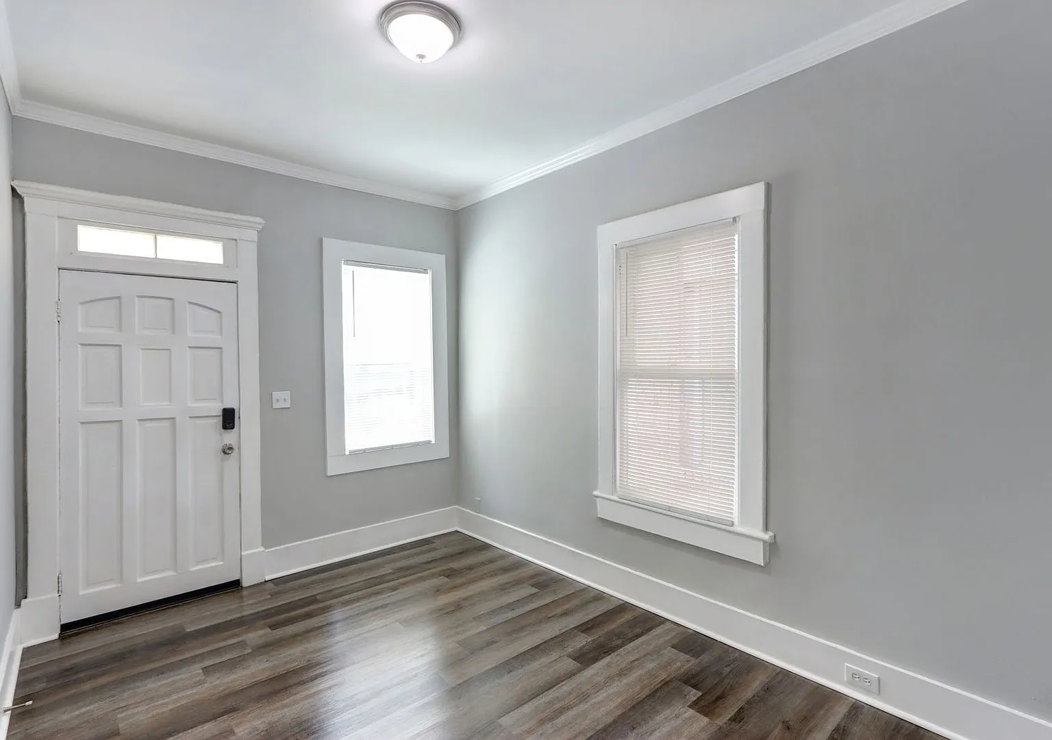 Large 3BR/1BA Downtown Savannah Home For Rent — Photo 3
