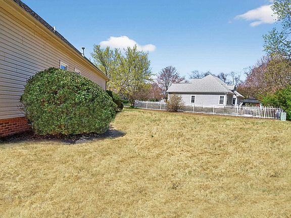 4th image of 309 Savage Ct