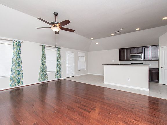 3rd image of 136 Mistflower Ln