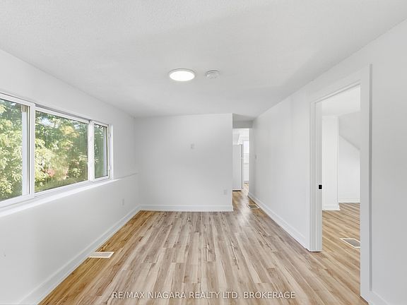 3rd image of 34 Haig St