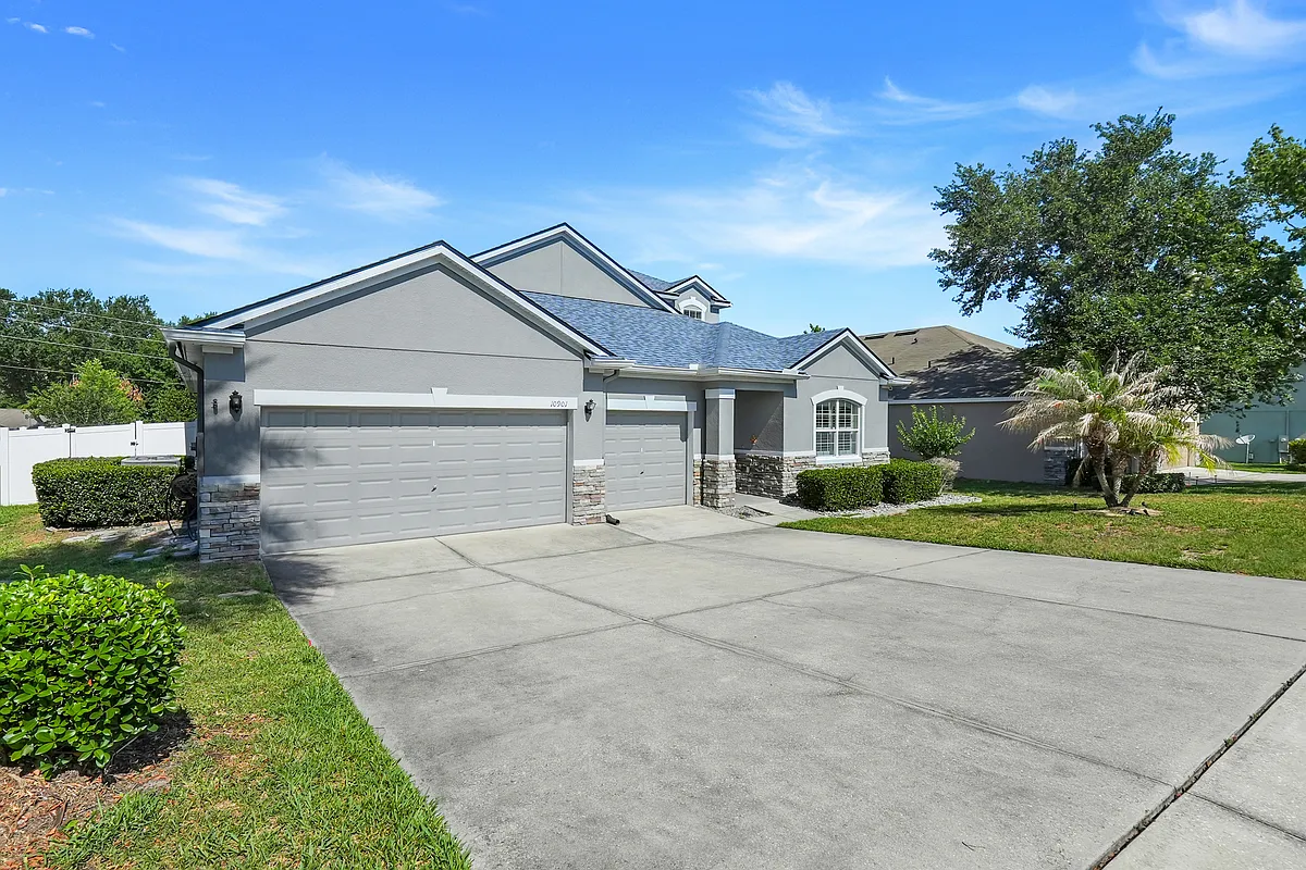 Building Photo - 10901 Lemay Dr