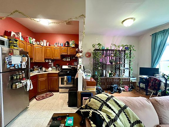5th image of 1061 Gates Ave #4