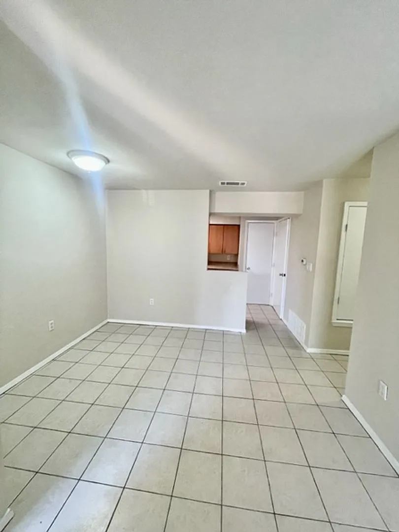 1500 Lake Shore Dr — Photo 4