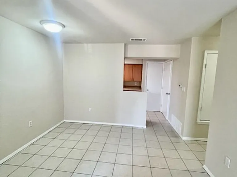 1500 Lake Shore Dr #207 — Photo 4