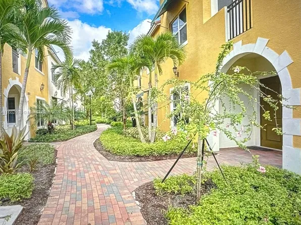 12432 NW 17th Mnr, Pembroke Pines, FL 33028