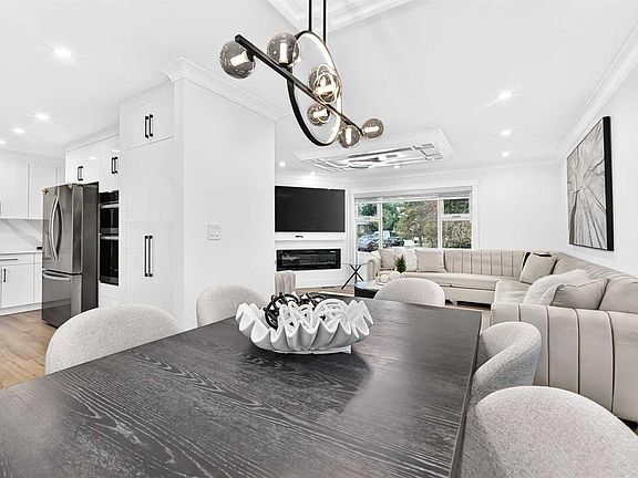 5th image of 615 N Marian Cres NE