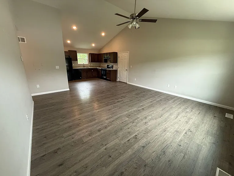 842 Lakeway Dr — Photo 6