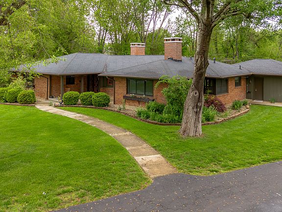 3rd image of 820 North Dr
