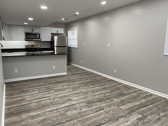 3rd image of 608 Glendale Blvd #1