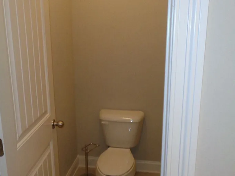 422 Walker Cir — Photo 9