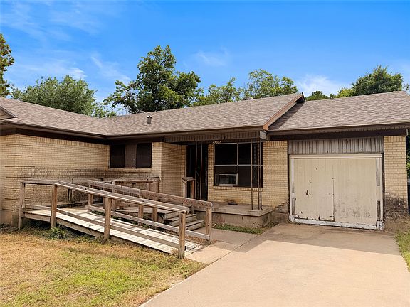 2nd image of 4405 Malden Ln