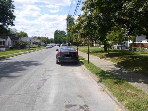 Exterior Neighborhood (street photo)