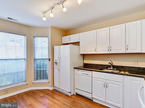5th image of 905 Windwhisper Ln