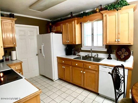 4th image of 301 Santiago St