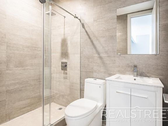 5th image of 358 Kosciuszko St APT 1A