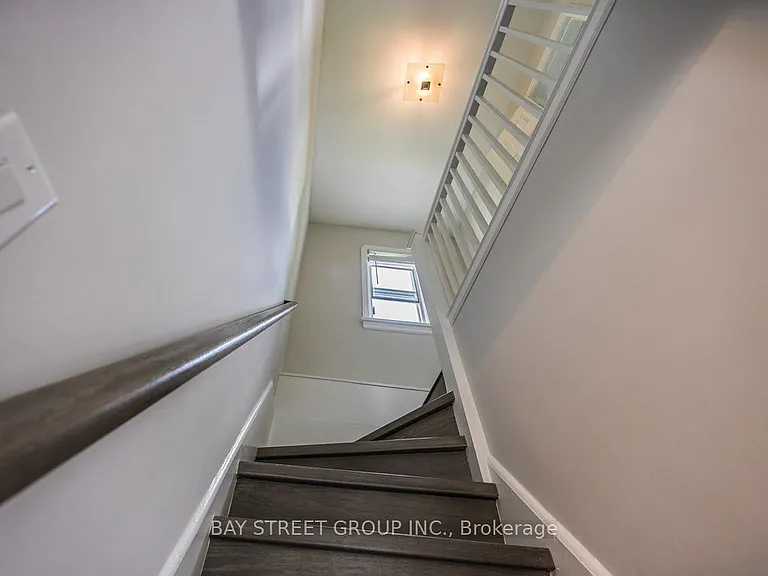 12 Craigmore Cres #MAIN FL — Photo 16
