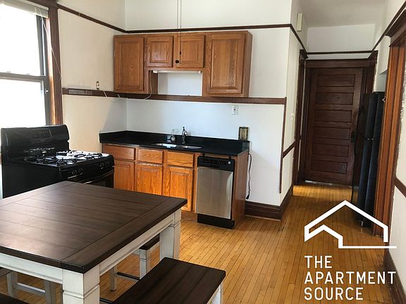 3rd image of 2515 N Richmond St #2F