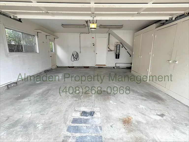 1096 Polk Ave — Photo 13