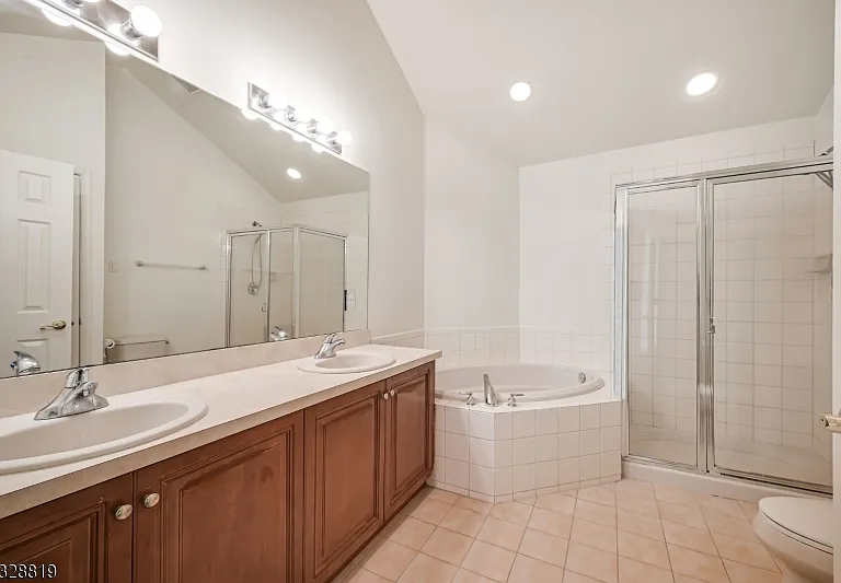 103 Crown Ct — Photo 17