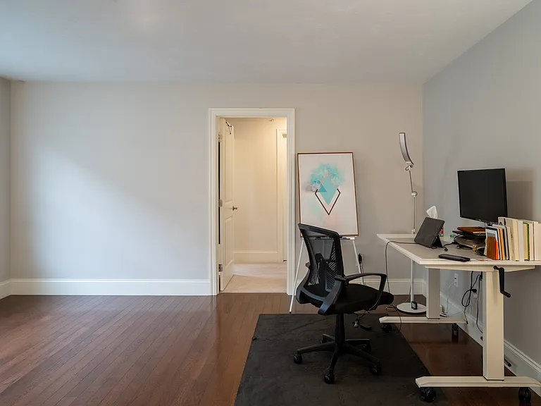 4 Strauss Ln — Photo 12