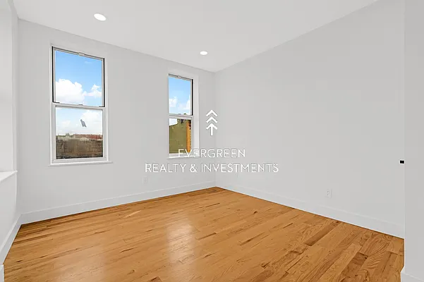 Rented by Evergreen Realty & Investments | media 6