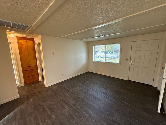 4th image of 411 E 3rd St