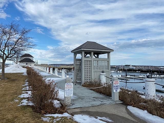Private patio area with gas grills for your waterfront dining pleasure.