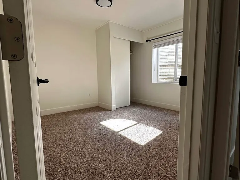 5569 Troy St — Photo 11