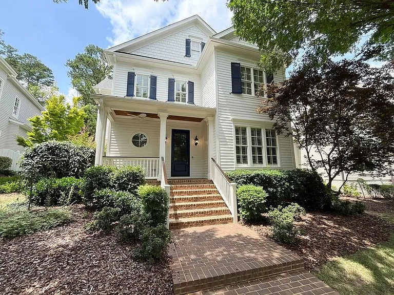 535 Guilford Cir — Photo 2