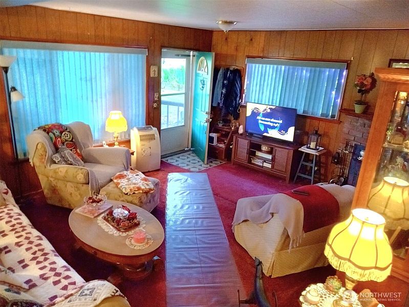 3rd image of 18704 Dynamite Drive SE