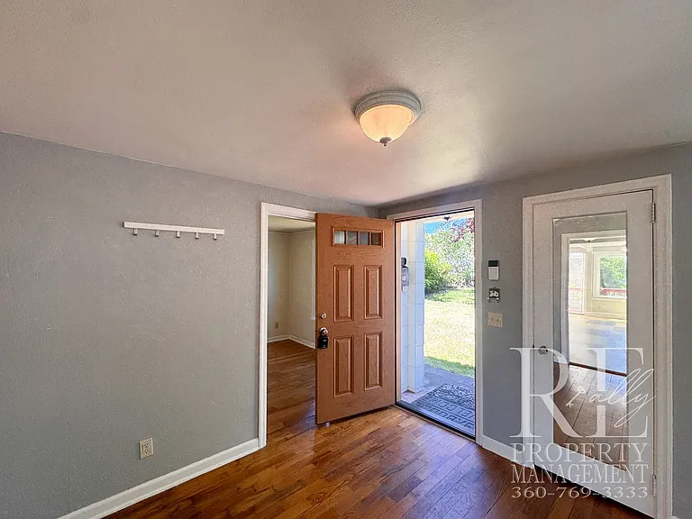 2613 E 17th St — Photo 5