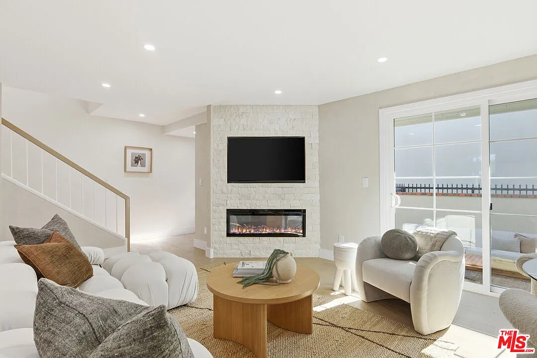 2 bed, 2.5 bath, 1489 sqft, $5,500 — Photo 1