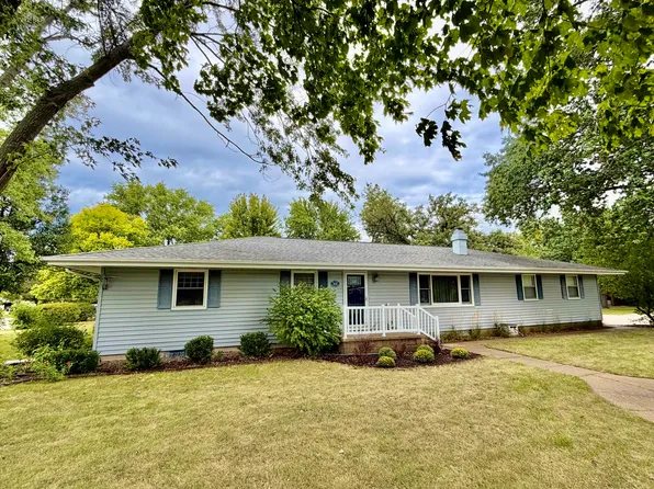 1009 College St, Henry, IL 61537