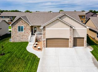 965 N Cedar Brook Cir, Mulvane, KS 67110