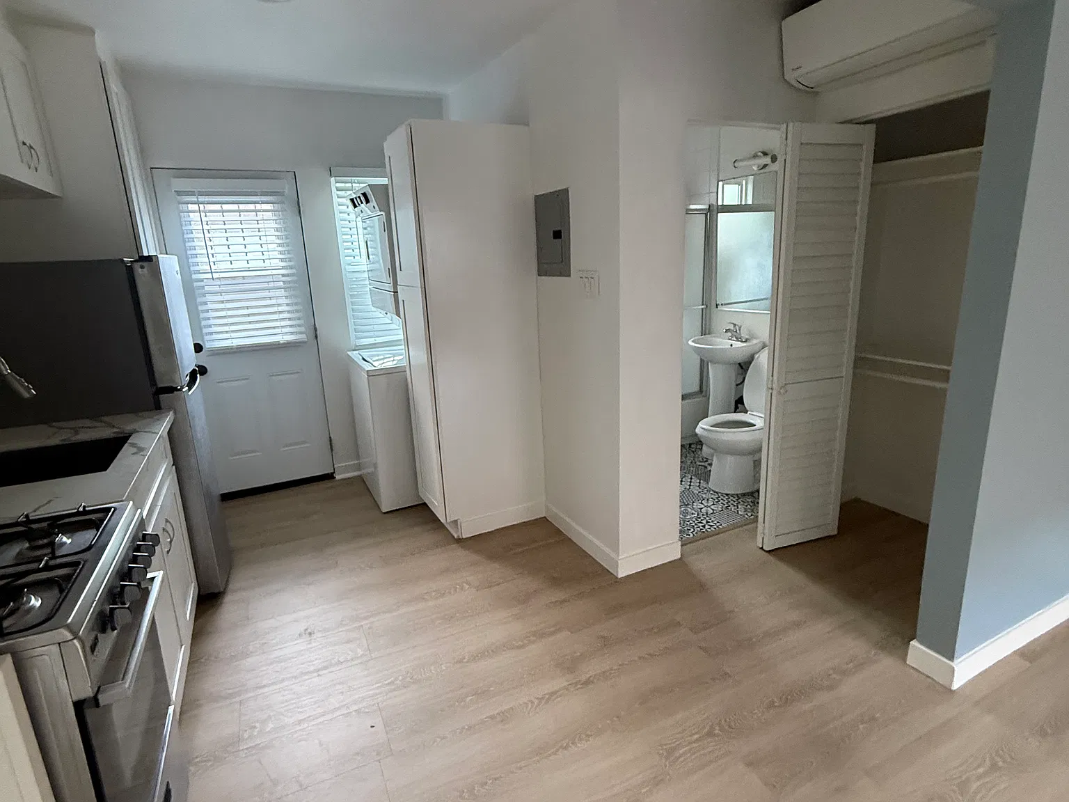 Studio, 350 sqft, $1,595 — Photo 4