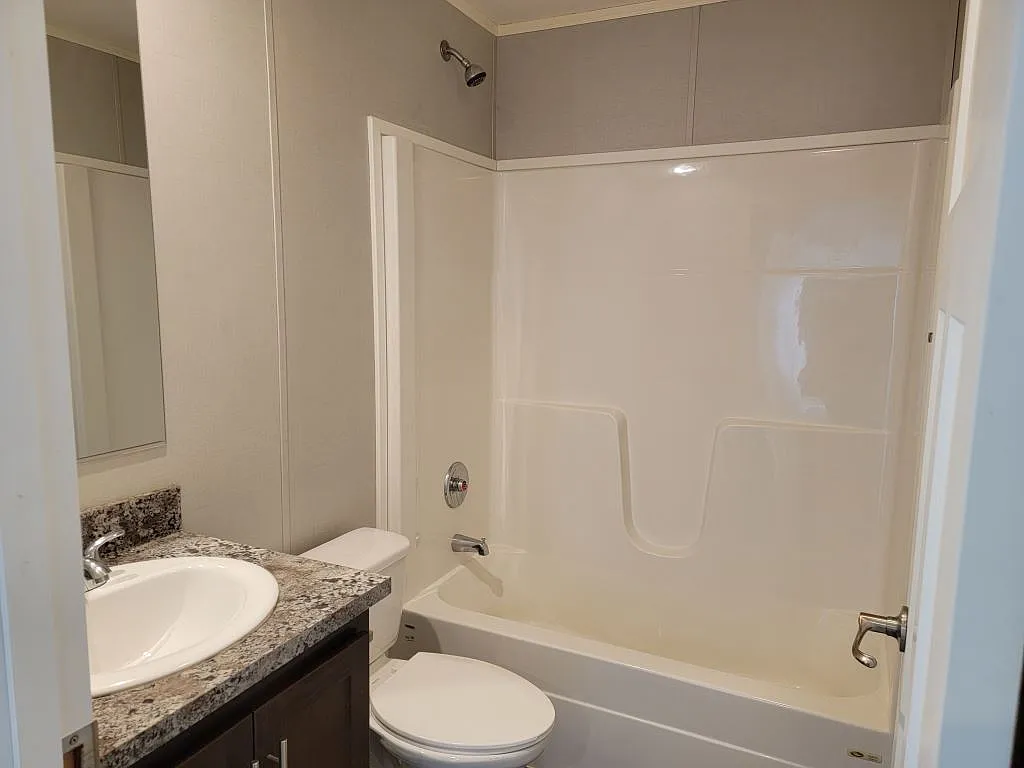 3 bed, 2.0 bath, 1029 sqft, $1,599 — Photo 4