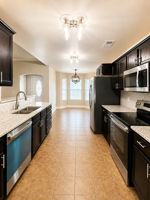 1403 SW 61st Ave — Photo 4