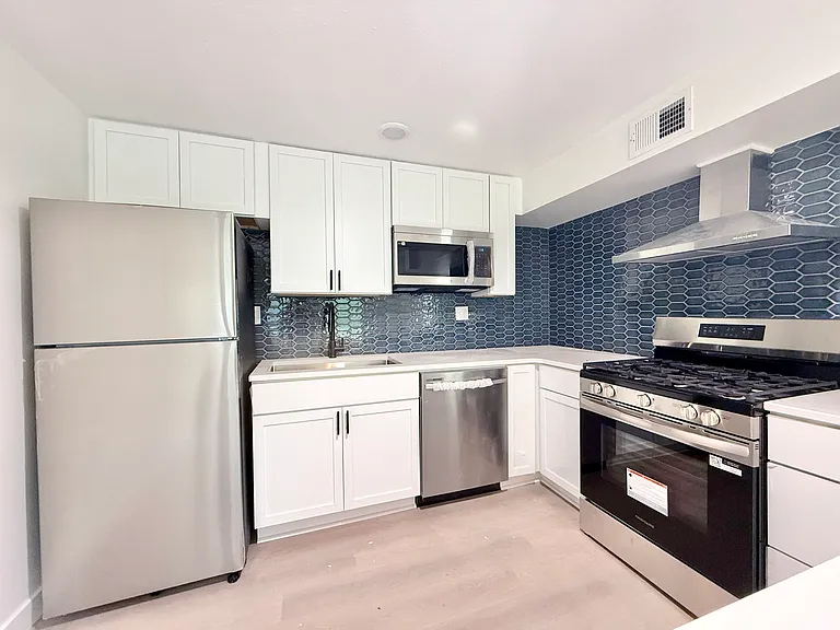 1132 S 33rd St #4 — Photo 8