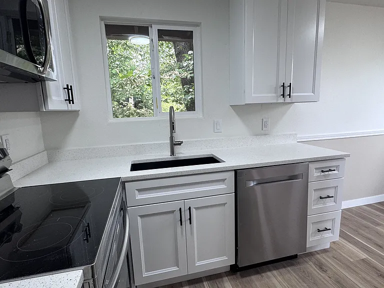 3021 SE 6th Ave — Photo 10
