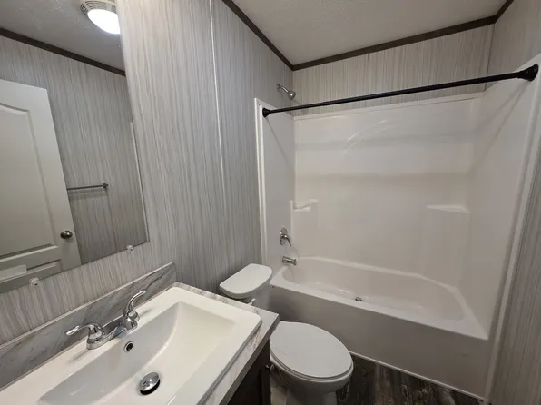 700 W Ridgeway Ave, Cedar Falls, IA