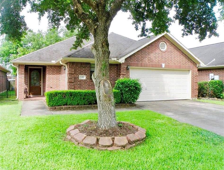 1st image of 306 Live Oak Ln