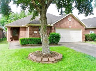 306 Live Oak Ln, Friendswood, TX 77546