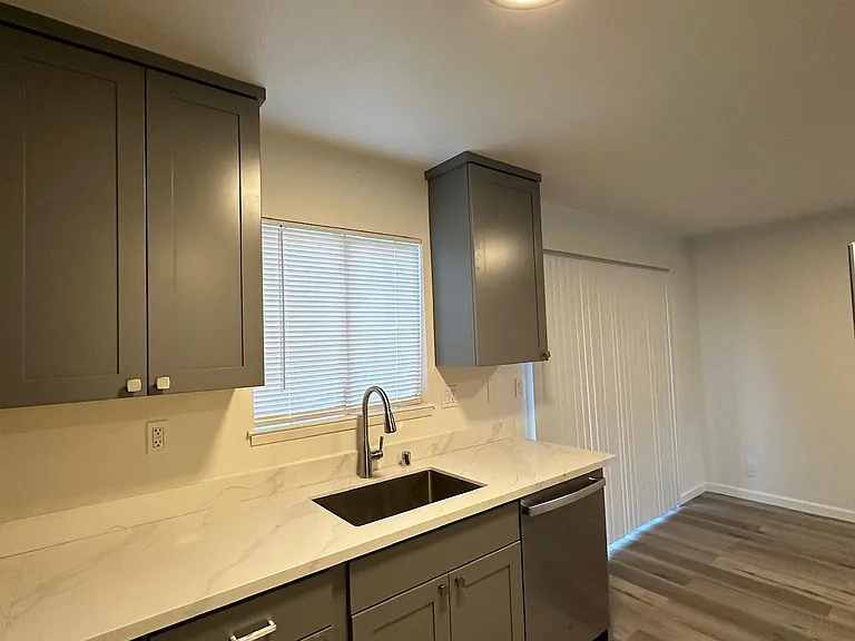 570 Dean St — Photo 3