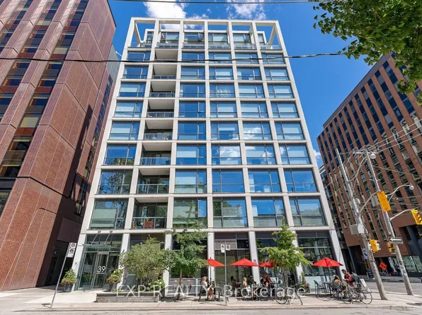 39 Brant St, Toronto, ON