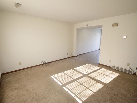 4th image of 2117 Yorktowne Dr