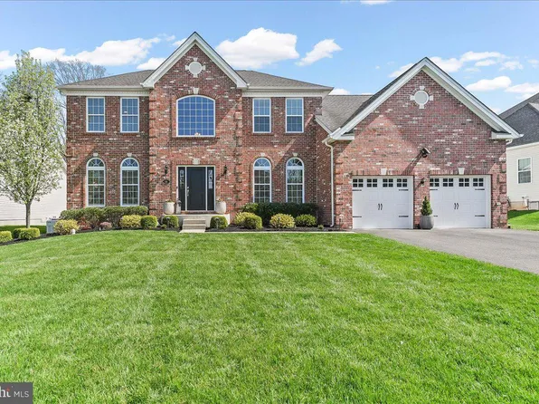 16 Greenway Dr, Doylestown, PA 18901